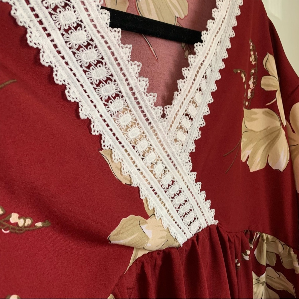 Romwe Burgundy Floral Crochet V-neck Crop Top Blouse, size L🛍️ - Picture 3 of 7
